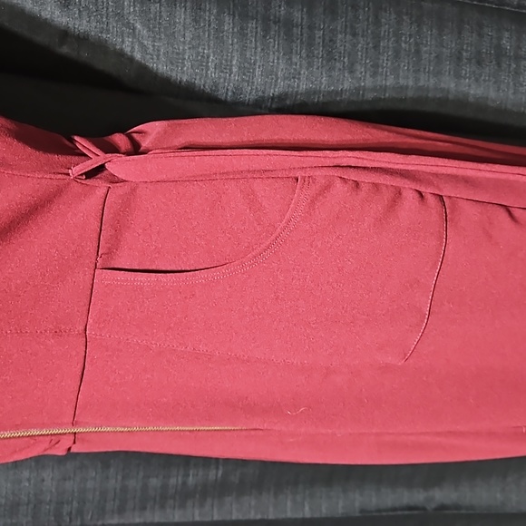 Burgundy zip down sleeveless dress with pockets - Picture 4 of 7